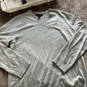 Banana Republic XL Extra Fine Merino Wool Gray V-Neck Sweater